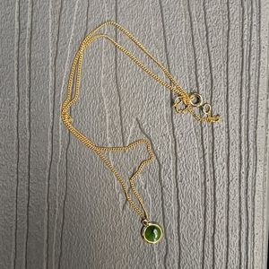 Gold necklace with Jade pendant
